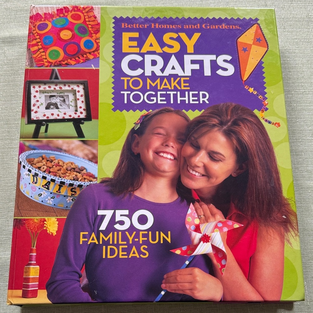 Better Homes and Gardens: Easy Crafts to Make Together